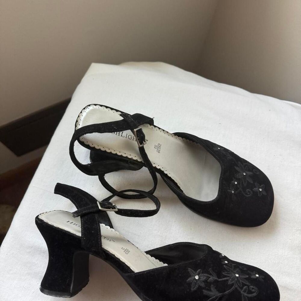 Vintage Y2K Highlights Black Velvet Floral Rhinestone Heels Size 8 Wide